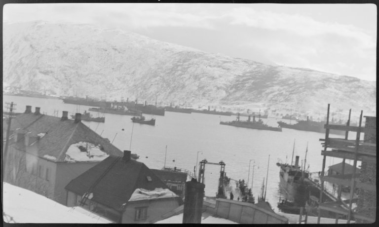 Ti tyske krigsskip av typen «jagere» inntok Narvik havn 9. april. De britiske destroyerne var nesten rett i hekken på dem, men det var altså tyskerne som kom først i «kappløpet om Norge». Foto: Arkivverket/Riksarkivet/NTBs krigsarkiv.