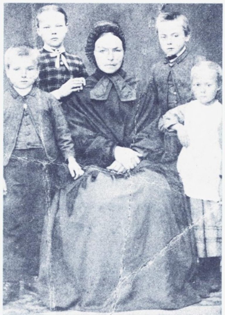 Ane Oline md fire barn 1870åra